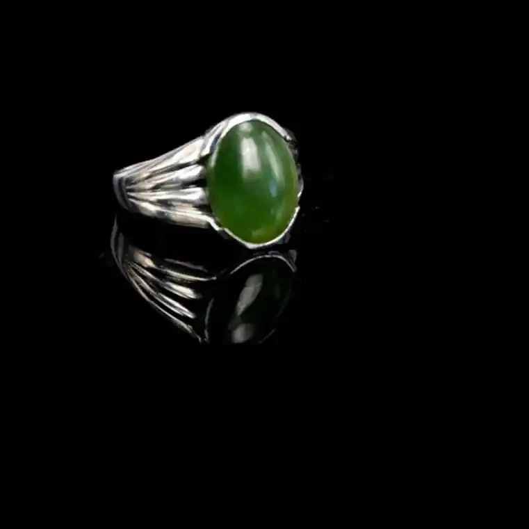 Silver ring with oval greenstone