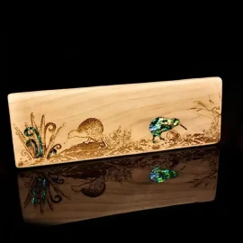 Recycled wood with kiwi
