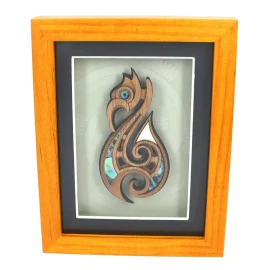 Medium framed Māori fishhook carving