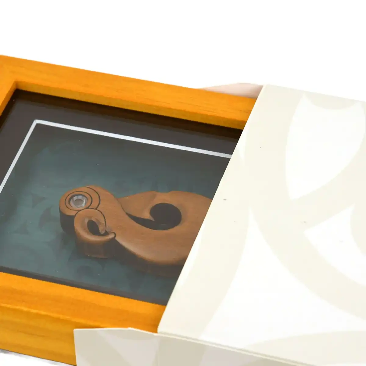 Small framed Māori fishhook