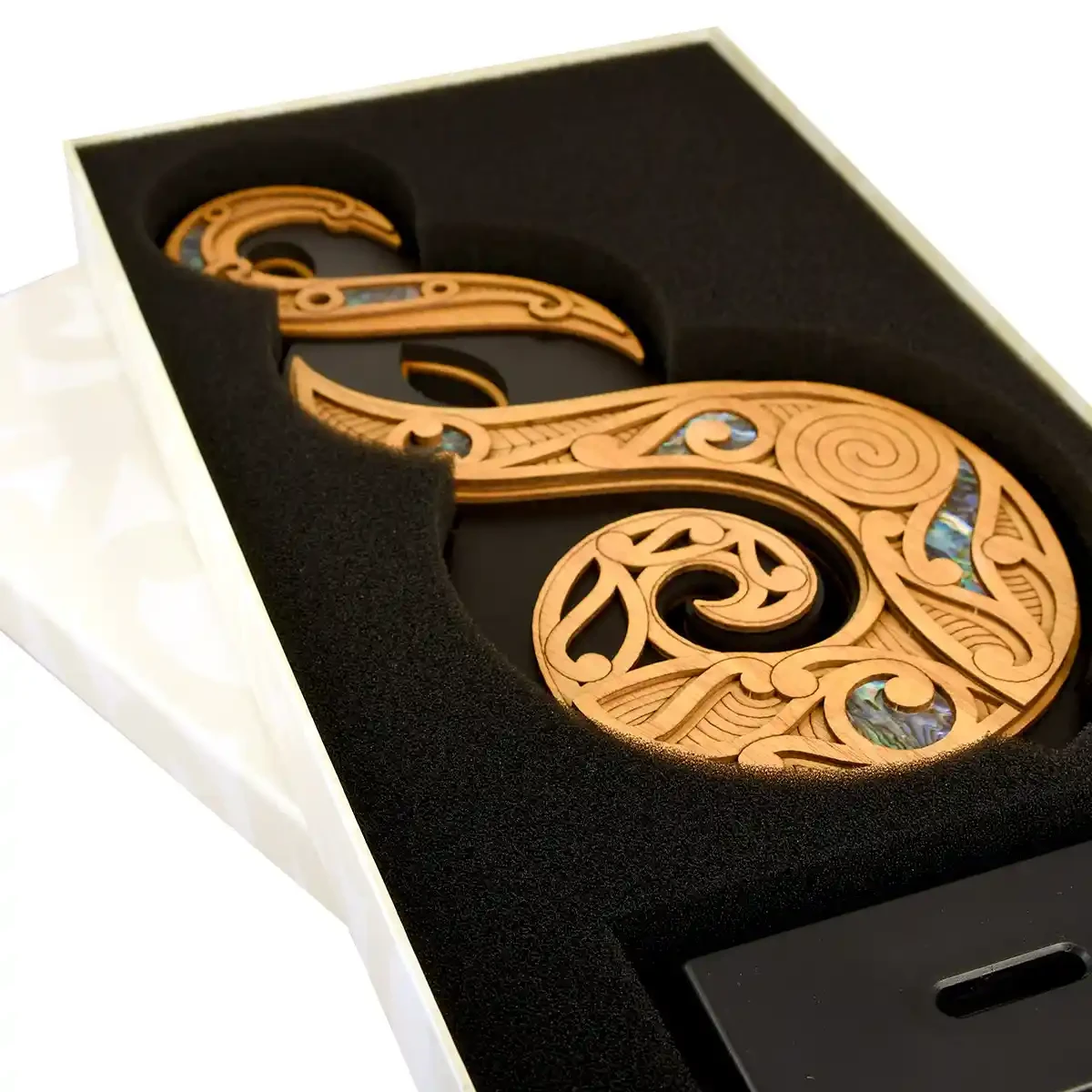 Large double twist pikorua trophy