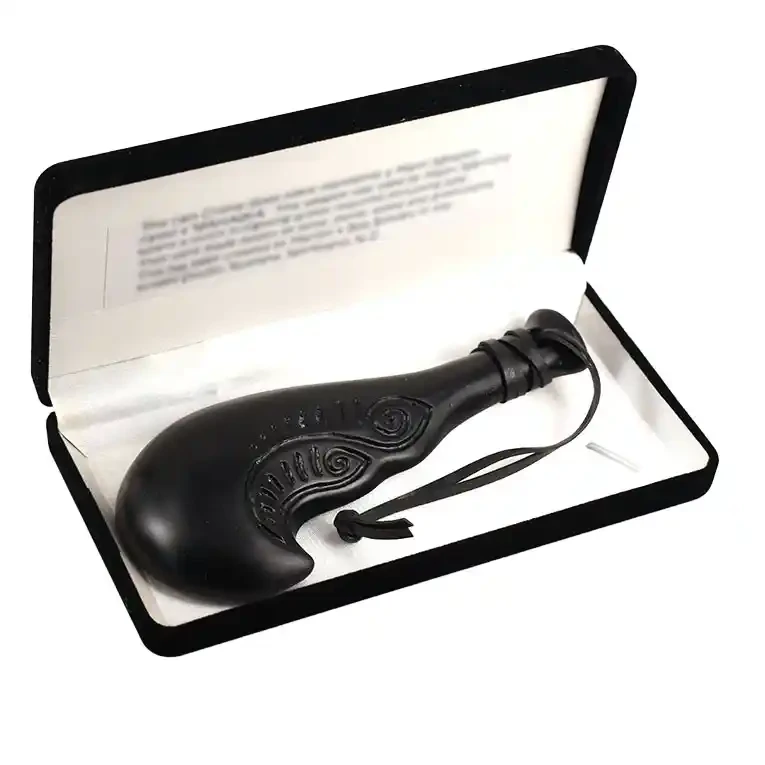 Māori glass mere (wahaika)