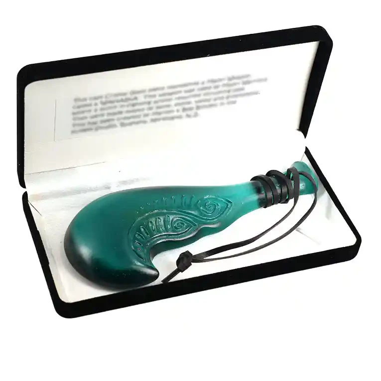 Māori glass mere (wahaika)