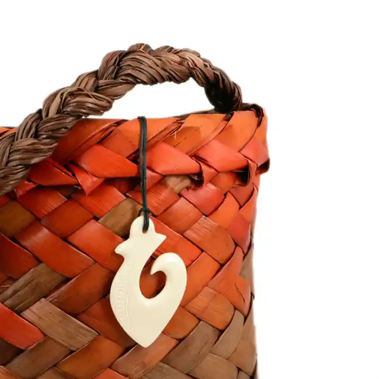 Māori fishhook bone pendant