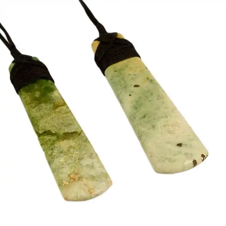 Large light greenstone toki