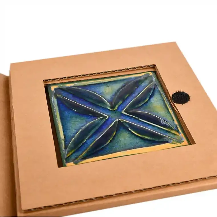 Ceramic tile with tapa