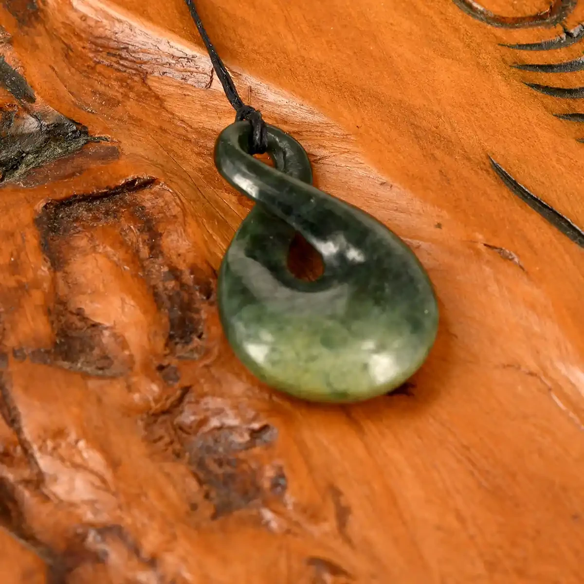 Single twist pounamu pendant