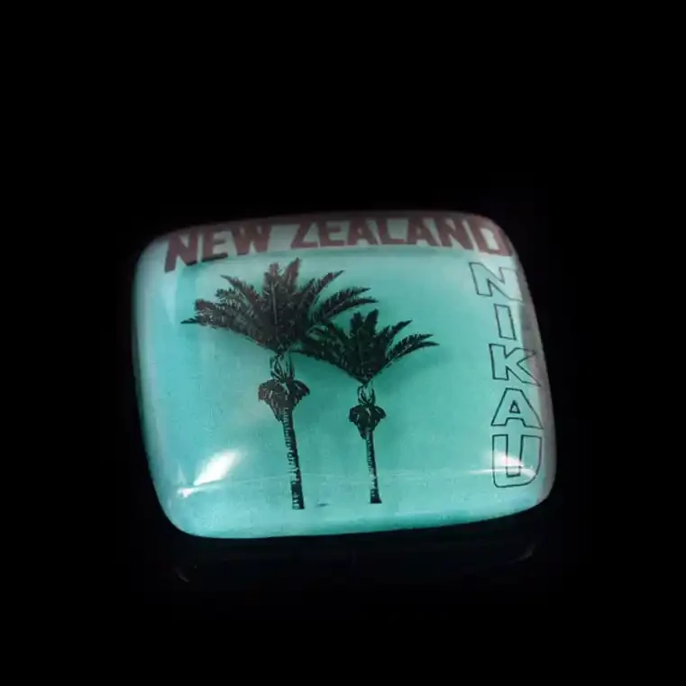 Nikau glass note weight. Kiwiana glass