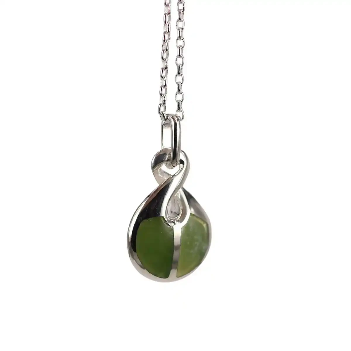 Sterling silver single twist pendant with pounamu