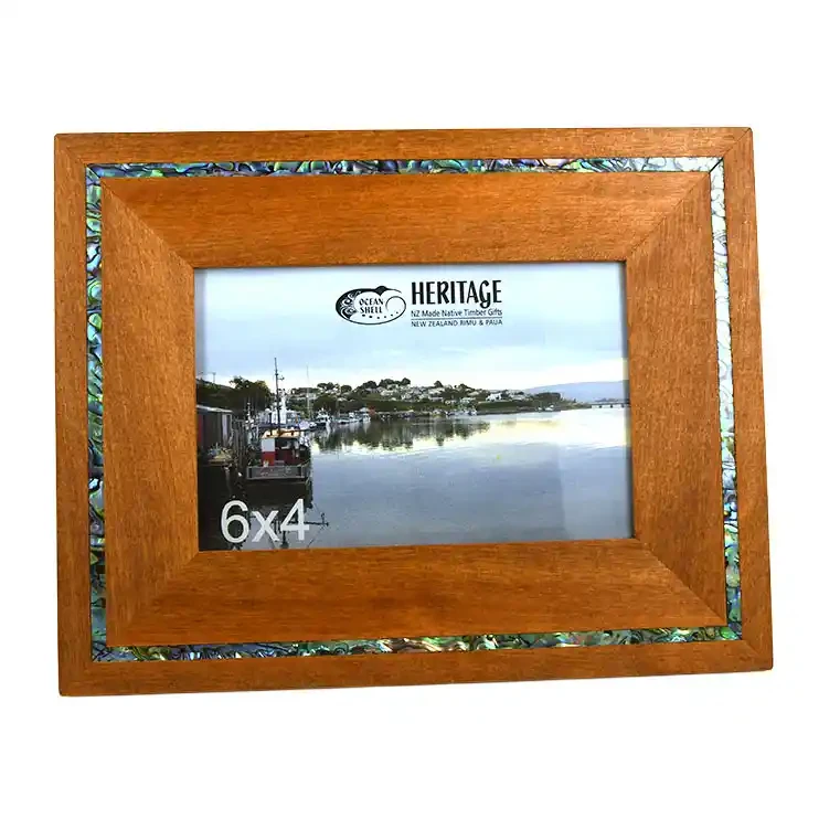 Rimu frame fitting 6"x4" photo