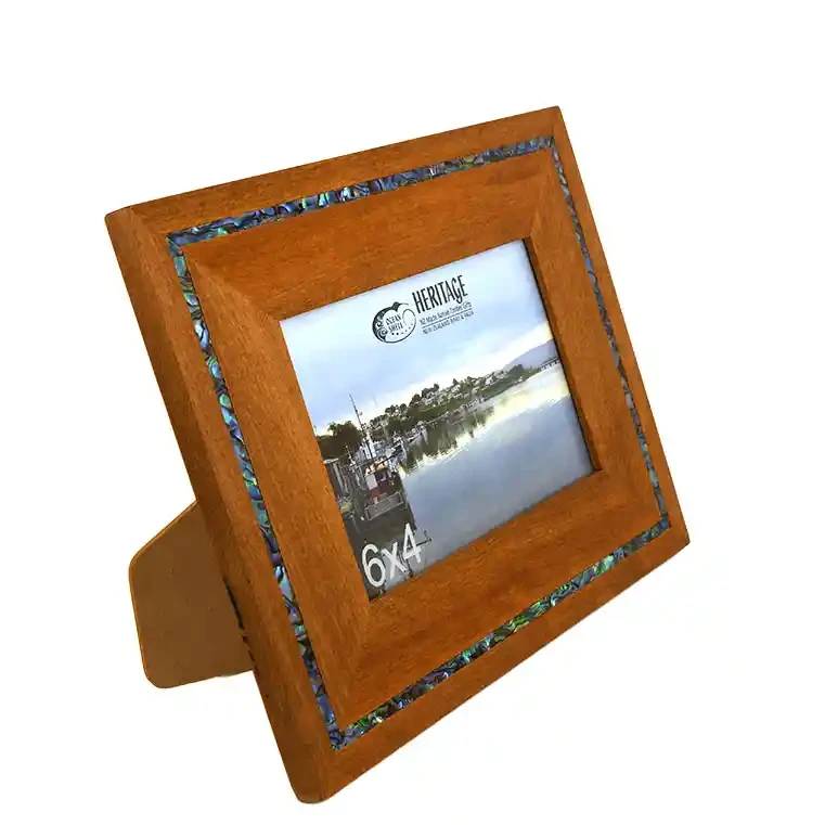 Rimu frame fitting 6"x4" photo