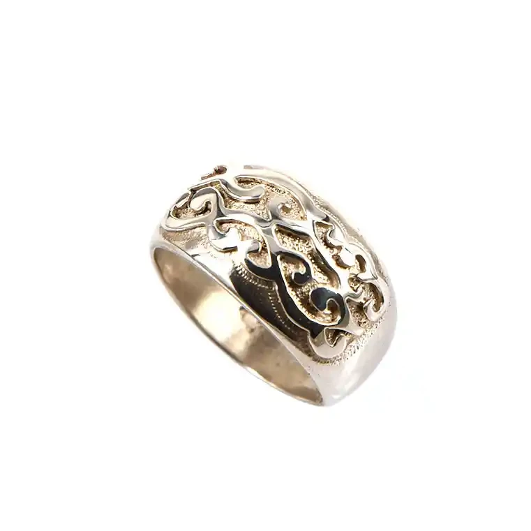 Solid sterling silver ring with Māori kōwhaiwhai