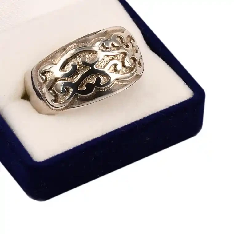 Solid sterling silver ring with Māori kōwhaiwhai