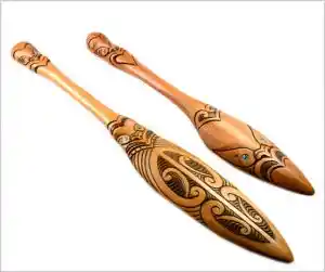 Waka hoe, paddles Medium and small Māori waka hoe (paddle)